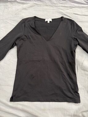 Black V-Neck Long Sleeve Tee